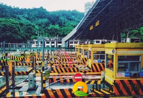 2025年高速公路收费变革：哪些路段免了费？未来趋势如何？-1