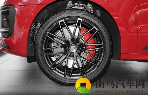 可运动、可舒适,提供三种动力系统,深度体验20T Macan-3