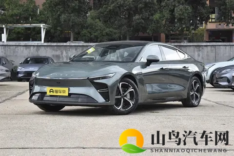 新能源车家用推荐！这车配8295芯片，空间大，安全性高，值得一看-1