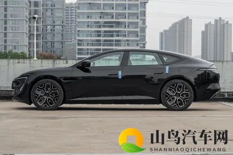 阿维塔 12 四激光版试驾体验：适合家庭用的新能源轿车-2