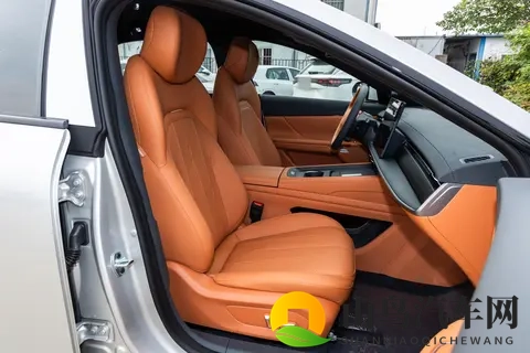 激光雷达+8295芯片,选15万级轿跑可以看看eπ007+表现如何-3