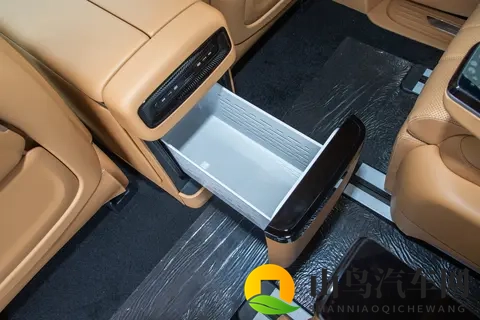 宜商宜家、全面均衡！试驾26款岚图梦想家，到底表现如何？-1