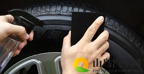 为什么说洗车的时候不要贪小便宜擦轮胎油？-2