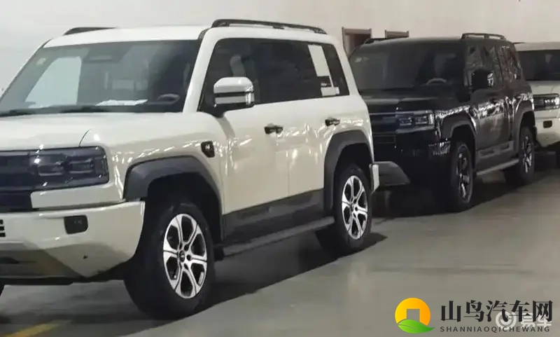 方程豹豹5长续航版谍照！纯电续航200km，新增白灰色-1