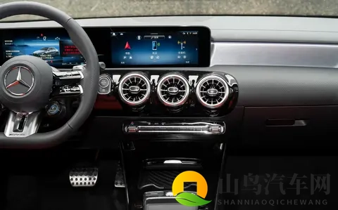 官方零百提速51s，最大功率225kW，动态体验2025款奔驰A级AMG-2