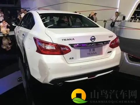 燃油车要翻身？天籁装上鸿蒙座舱，这波操作太秀了！-3