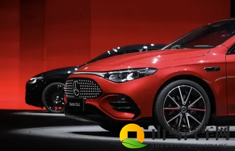 比吉利银河A7还小一圈的车，却被奔驰卖出了“天价”-2