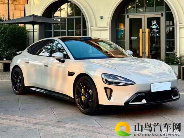 阿娇跪着吃J8陈冠希：豪华车营销新招：明星效应引发网友热议，销量飙升？-1