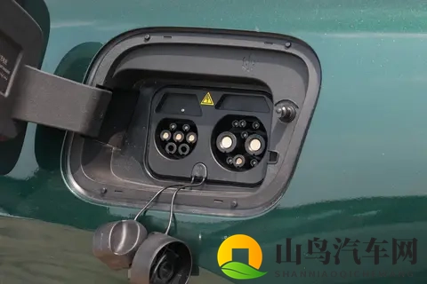 零跑C16实测：20万元内，这台六座车能成为你的理想座驾吗？-2