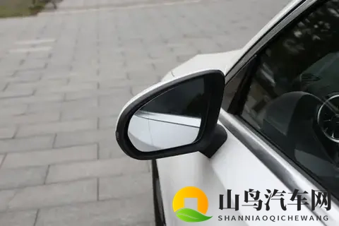 2025款奔驰A级购车手册:入门豪华精准适配,两款车型选买指南-2