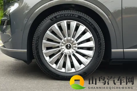 乐道 L90:纯电 + 换电 + 超大前备舱,大五座大三排都绕不开-1