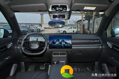 第五代瑞虎8正式开卖!尺寸暴涨,双面设计,999万起要颠覆市场-1