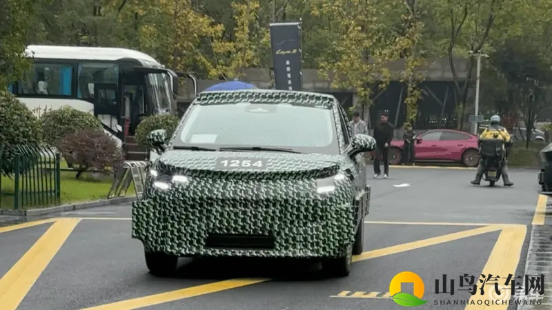 零跑A10测试谍照图曝光，预计在广州车展亮相-1