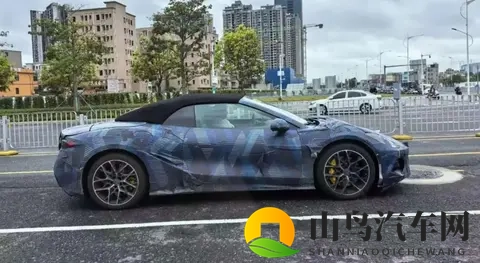 【E汽车】腾势Z敞篷版路试谍照曝光-2