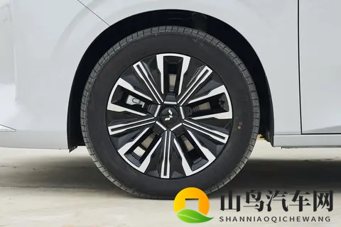 不到8万买7座车，驾乘感舒适、安全感拉满，家用买它香不香？-3