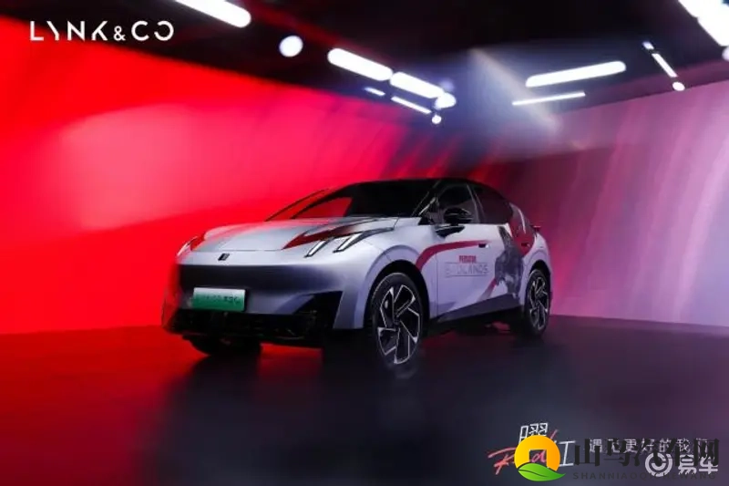 赛道荣耀与都市精致,领克广州车展展台引燃车迷热情-1