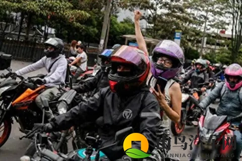 限摩令惹众怒!摩托手封路抗限令,12万人生计不能停?-2