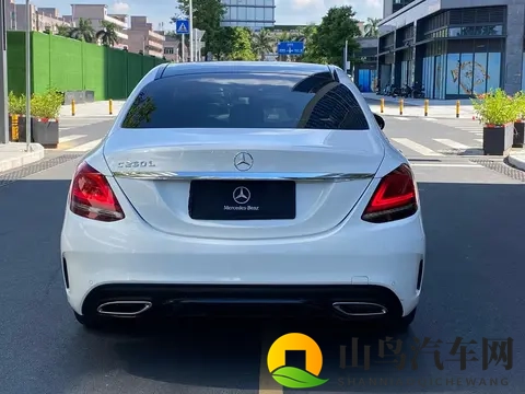 15万多拿下奔驰C级，豪华品牌入门之选？-1