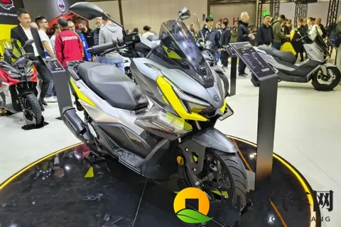 无极龙骨式踏板SR125 GTS米兰展亮相,水冷四气门+满配+十足战斗感-1