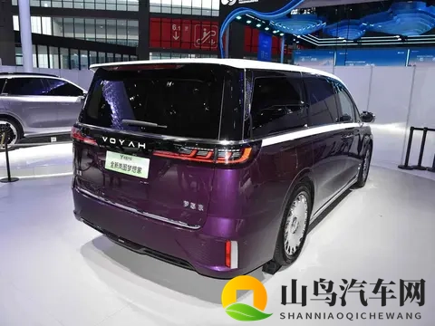 岚图推四座MPV，价格高得离谱，用户真买账吗？-2