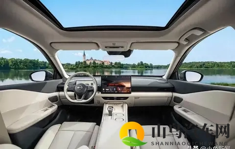 东风日产天籁鸿蒙：沙发厂拥抱智能，能行吗？-1