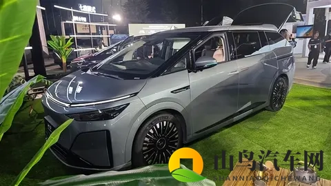 全球续航最长大七座 小鹏X9增程混动预售：35万起-2