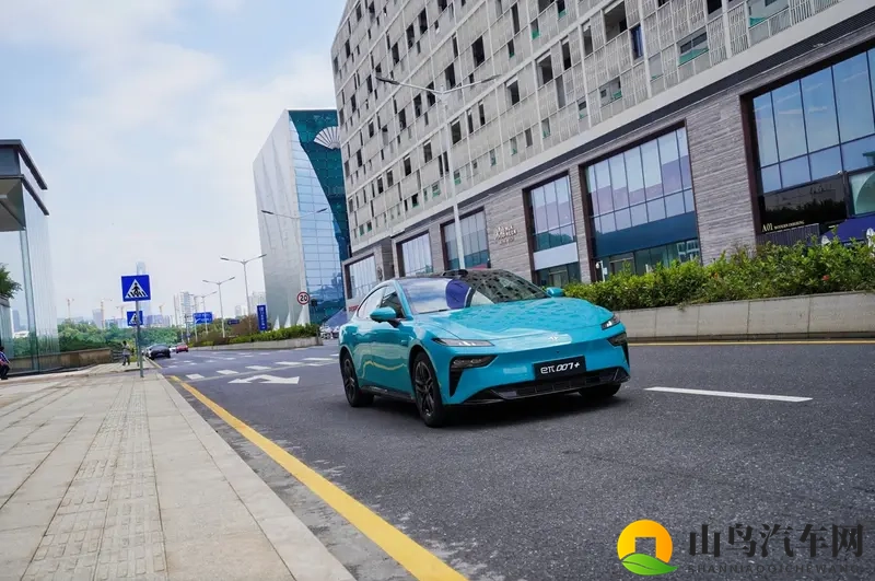 要砸SU7场子,四驱轿跑零百37秒,起步1399万-1