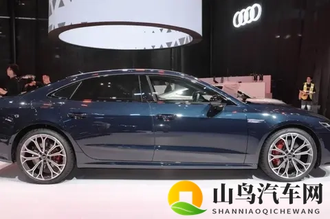 奥迪终于“妥协了”！暴跌24万，长超5米3+quattro四驱-1