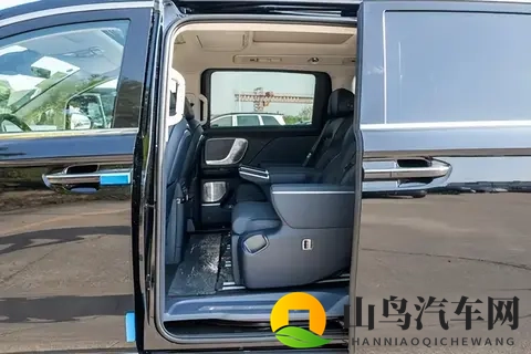 华为乾崑加持、全铝底盘，试驾26款岚图梦想家让意外-2