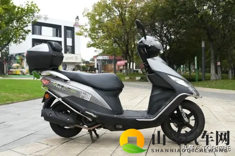 5年骑了37万公里！外卖小哥的铃木UU125还没到极限-1