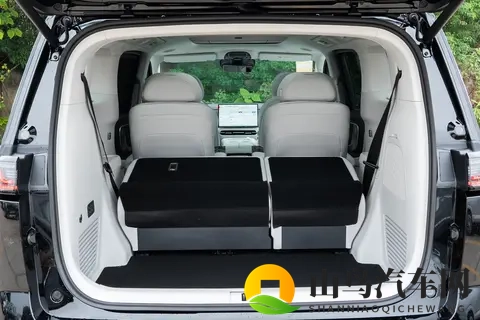 26款岚图梦想家:家庭商务都合适,18小时大定破万,魔力在哪?-2