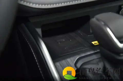 首推入门款，皇冠陆放购车指南，优惠后2328万起售，油耗有惊喜-3