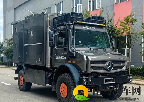 奔驰旅居车:铁皮屋里的移动生活实验-2