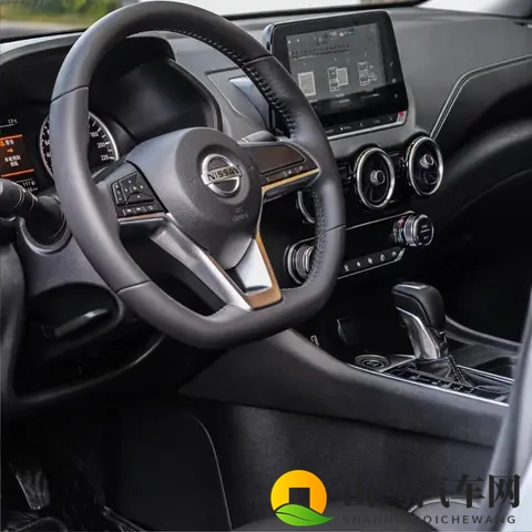 跑长途油费超300？轩逸实测：300公里花160，后排躺2小时不腰酸-2