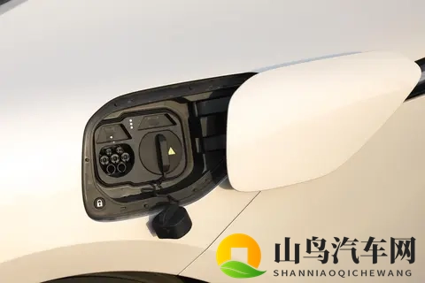 2599万起的豪华暴击!阿维塔12四激光版:四激光雷达+华为ADS-1