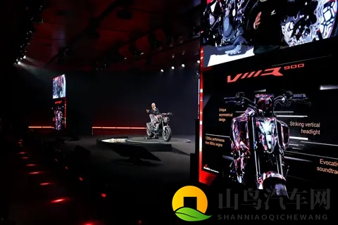 成人TV：新能源汽车崛起，智能出行时代来临-1