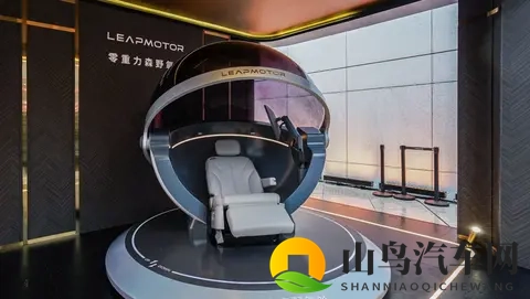 别急着买问界M7！零跑D19盲订开启，增程版也有500km纯电续航-2