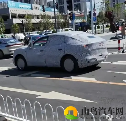小鹏MONA SUV伪装谍照曝光，计划2026年正式推出-1