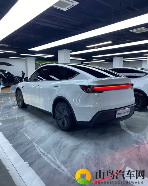 特斯拉Model Y长续航后驱-1