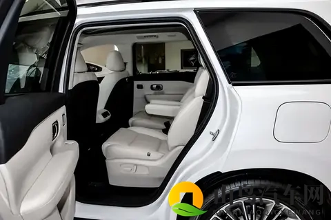 20万预算试了六座SUV,最终留在车位里的就是它-3