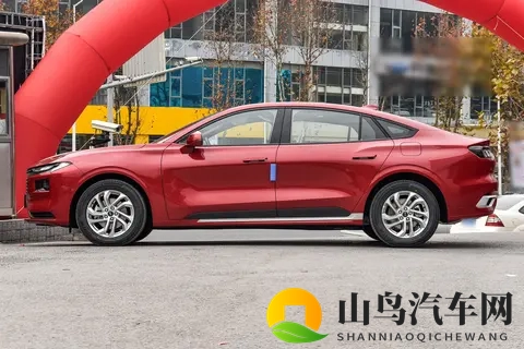 15万级家用车推荐！20T动力，轴距2945mm，油耗694L-2