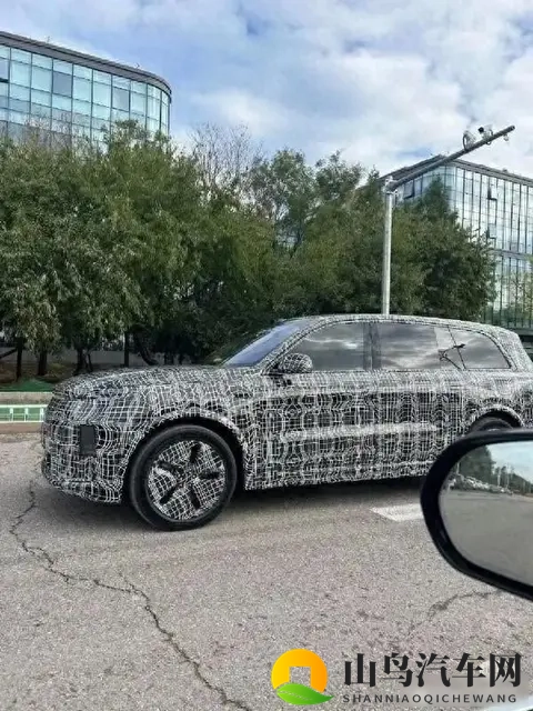 小区停车难,理想L9加后轮转向,家长终于能松口气-3