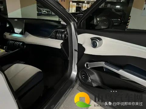 新款比亚迪元PLUS内饰曝光!650公里续航,内饰反人类设计竟还在-3