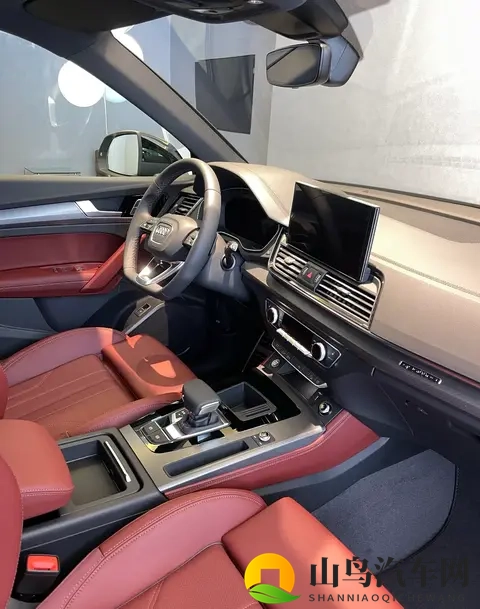 疯了！奥迪Q5L裸车跌破7折，比奔驰GLC省5万，比宝马X3多四驱！-2