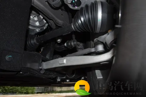 全家出游选 MPV，车长多少才够用？魏牌高山7 ，细节藏着小心思？-2