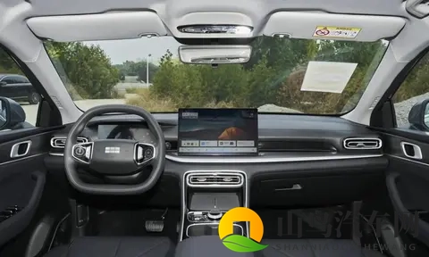 吉利新车上市，限时688万起，油耗28L，标配400V快充！-2