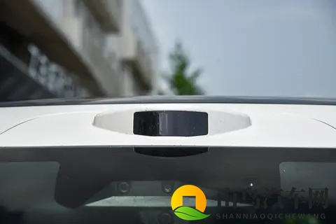 限时享10000元置换金，车长5217mm，配齐冰箱沙发大彩电，极氪009-2