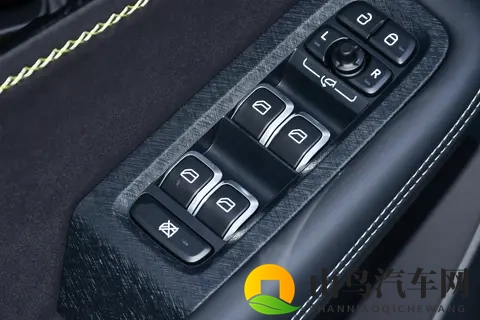 10万出头配154英寸大屏？领克03 2026款如何定义紧凑级家轿价值-3