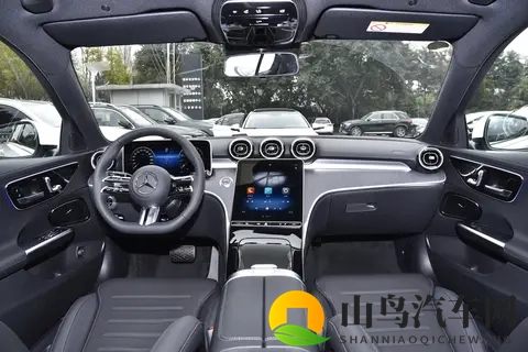 奔驰 C 级 2025 款实测:豪华感拉满,但这些短板得认清-3