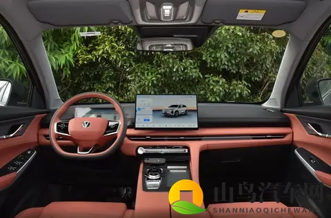 26款长安CS75 PLUS上市，百公里油耗696L，配146英寸中控屏-2